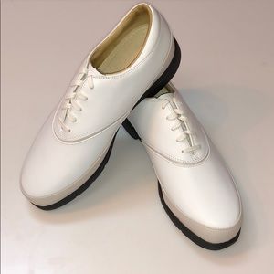 Golf shoes